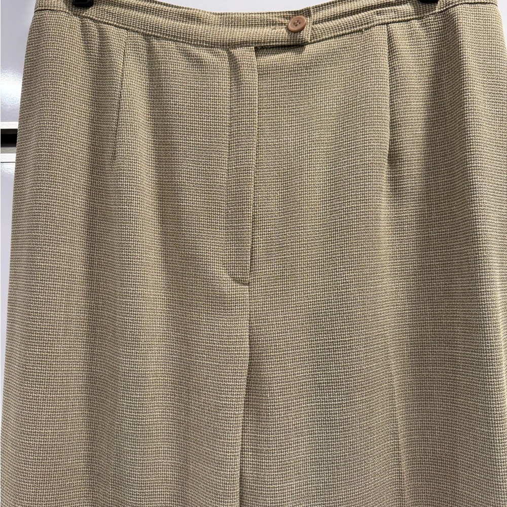 Jones of New York 3 button pantsuit! Slim fitting w/lightly padded shoulders! - Picture 6 of 8